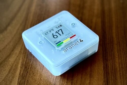 Aranet 4 CO2 monitor for reducing viral spread in schools by measuring and reducing CO2 in Classrooms